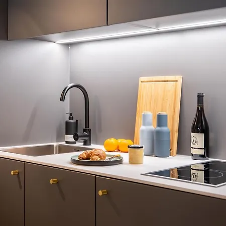 Ipartment Berlin Airport 4*
