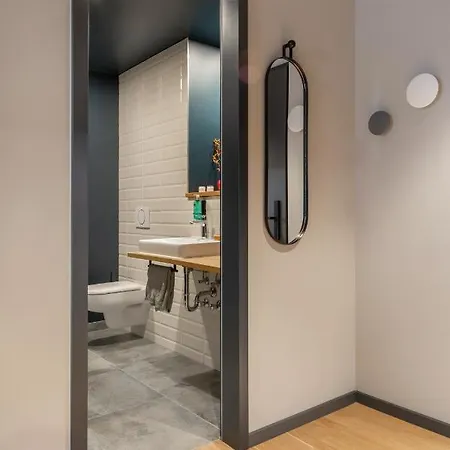 Ipartment Berlin Airport 4*
